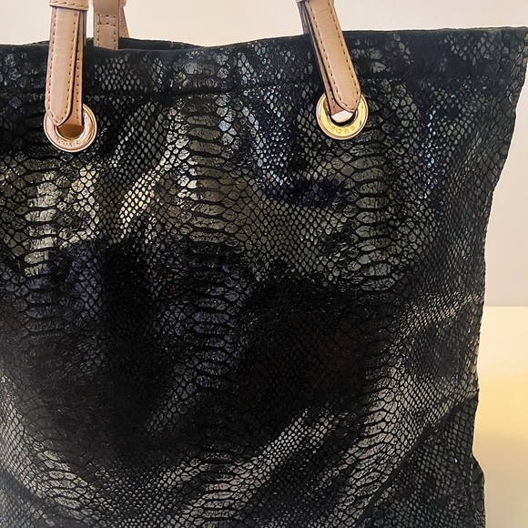 MICHAEL Michael Kors Black Textured Tote - Picture 3 of 9